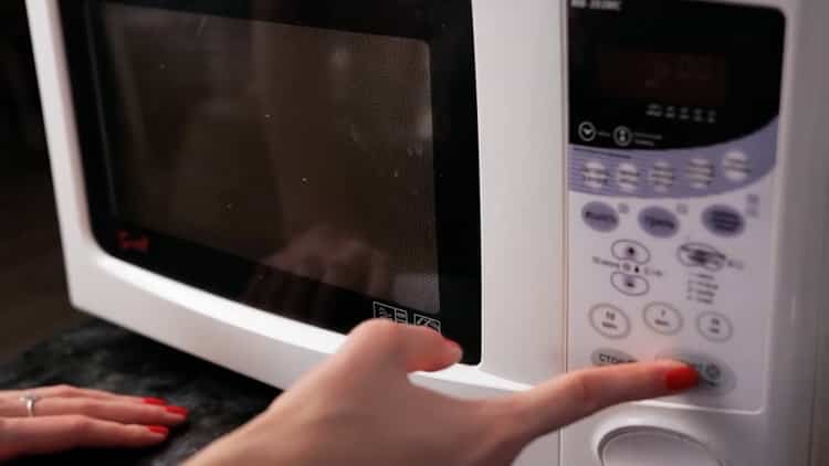 To cook pizza in the microwave, set the desired mode