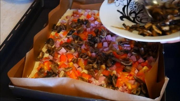 To make pizza on batter, lay the filling on the batter