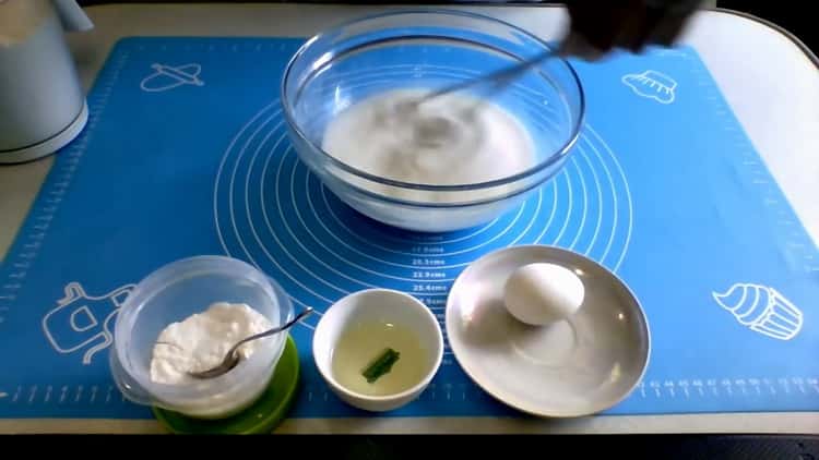 To prepare pizza on the kefir in the oven, prepare the ingredients