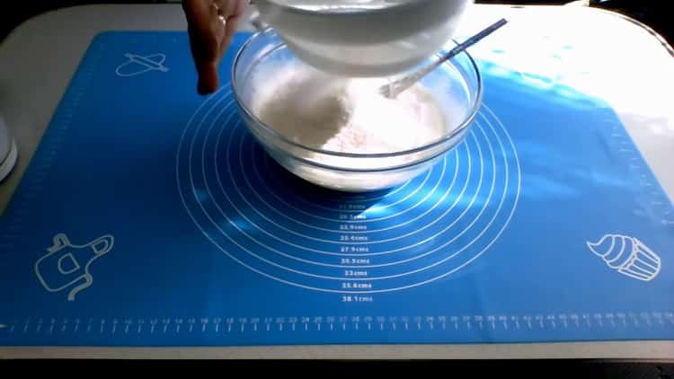 To make kefir pizza in the oven, sift flour