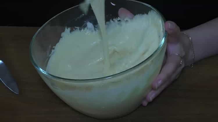 To make pizza in a pan, mix the ingredients.