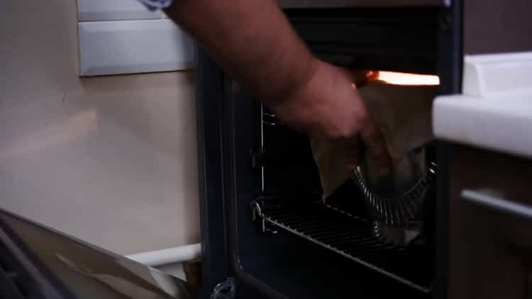 To make pizza pie, put the dough apart