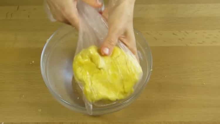 To make a pie with cottage cheese, put the dough in the refrigerator