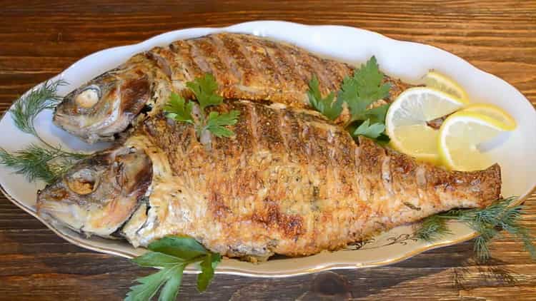 How to learn how to cook tasty fish in sour cream in the oven