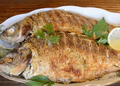 How to learn how to cook tasty fish in sour cream in the oven
