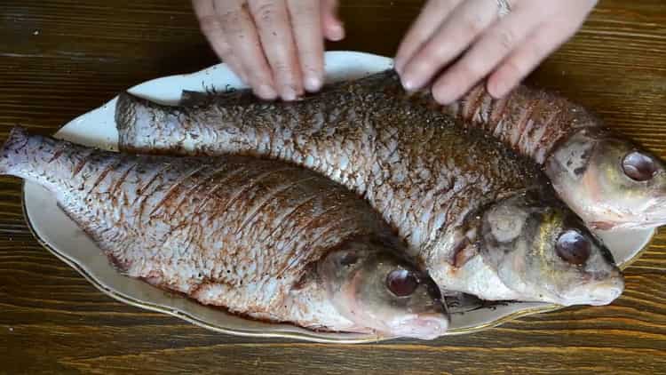 To cook fish on sour cream in the oven, coat the fish