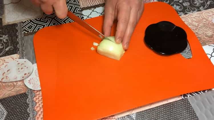 To cook fish in the dough, chop the onion