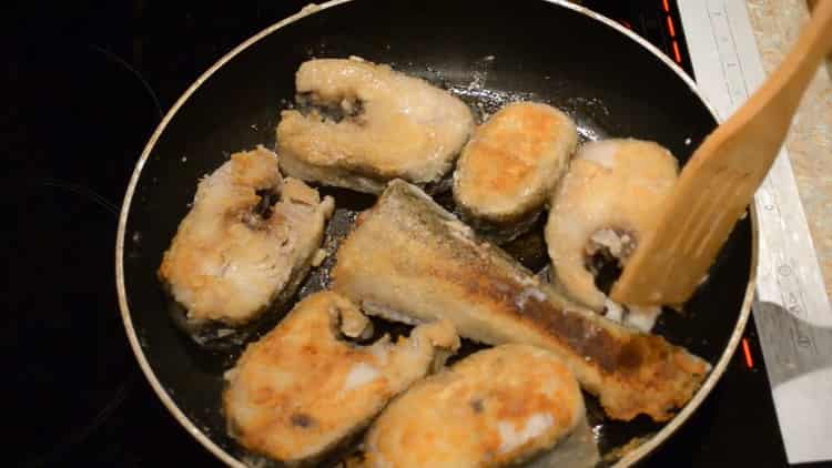 To cook fish, fry the fish