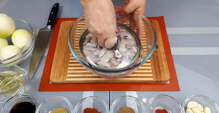 According to the recipe for cooking fish heh, make spices