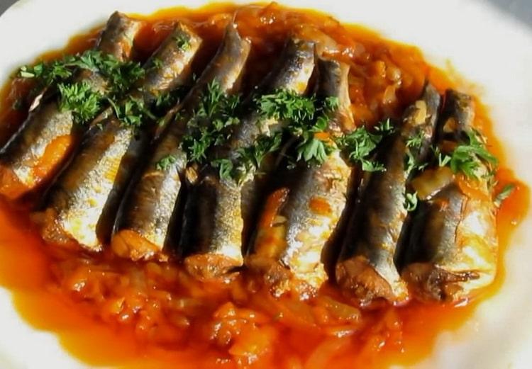 Salaka with vegetables in tomato sauce - a budget and tasty recipe