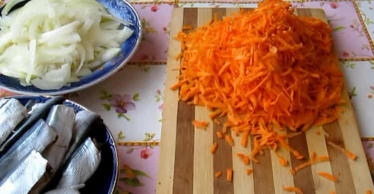 To make herring according to a simple recipe, grate carrots