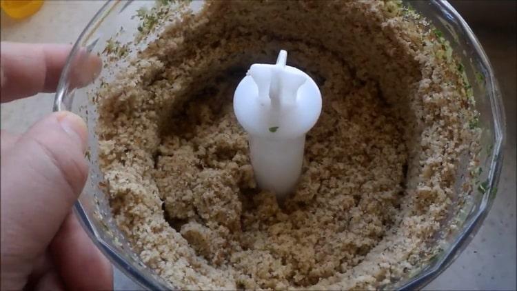 To grill chicken satsivi in ​​Georgian, grind the ingredients for the sauce