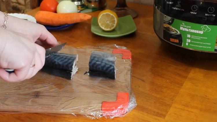 To cook mackerel in a slow cooker, cut the fish