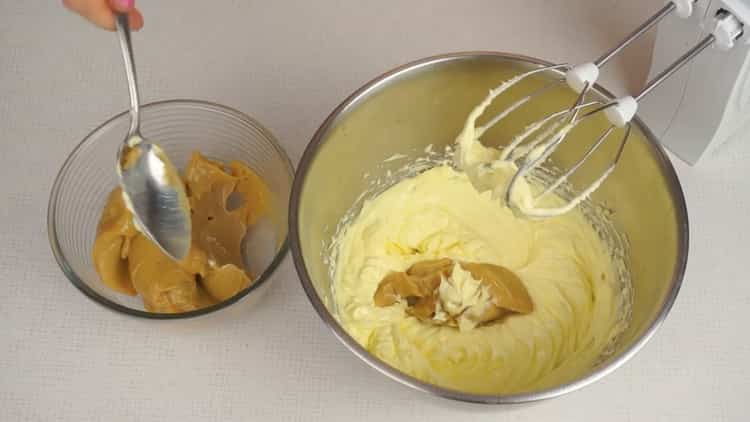 To prepare a puff cake, prepare a cream