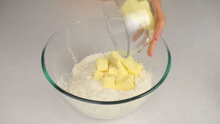 How to cook a puff cake according to a simple recipe with a photo