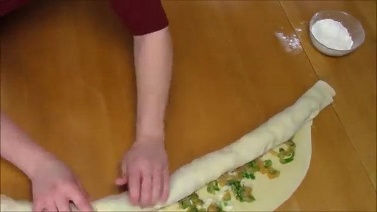 To prepare puff khinkali, roll a tourniquet