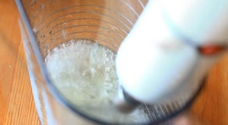 Beat eggs to make salt cookies.