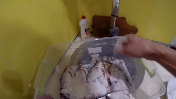 To prepare dried fish, rinse the fish with a mouth salt