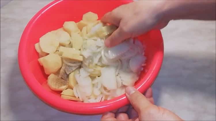 For the preparation of fish cheese, mix and salt the ingredients