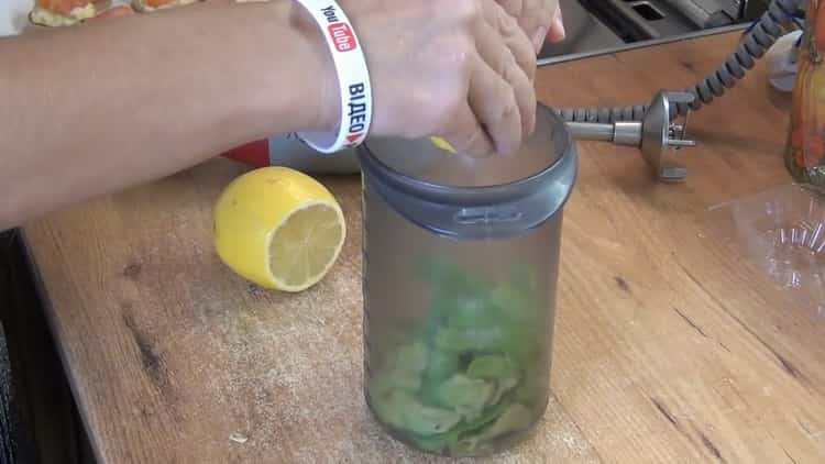 To make tartlets with red fish, chop the lemon