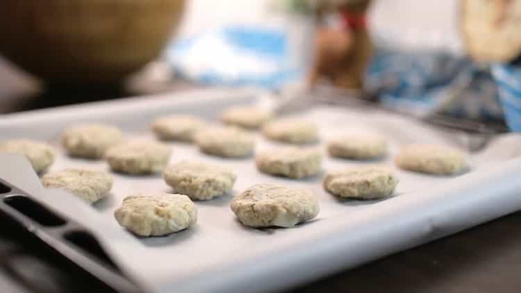 Preheat the oven to make curd oatmeal cookies