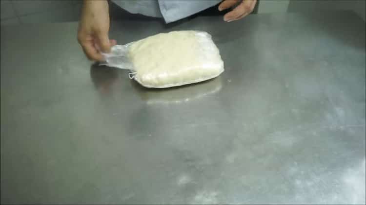To make manti dough, put the dough in a film