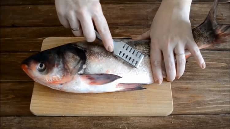 To prepare a silver carp in the oven, prepare the ingredients