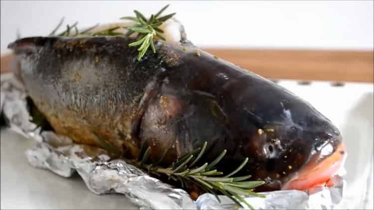 To make a silver carp in the oven, prepare rosemary