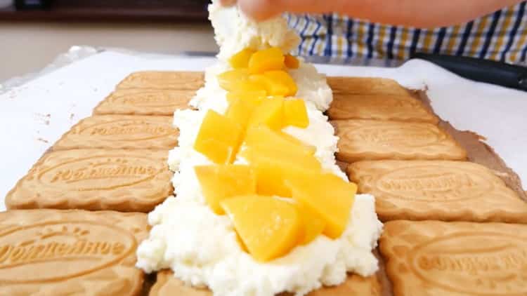 To prepare a cake without baking from cookies and cottage cheese, lay the filling on a layer