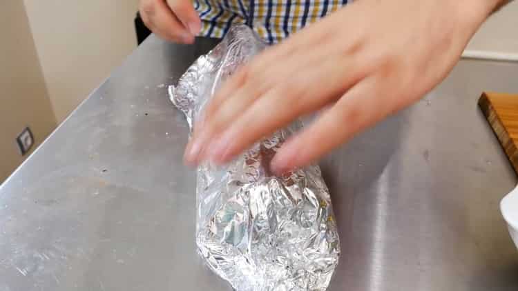 To prepare a cake without baking from cookies and cottage cheese, prepare the ingredients