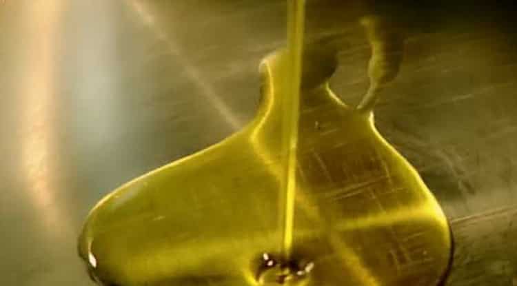 Place a frying pan to make rabbit fricassee