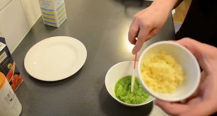 To prepare the Dagestan khinkal, prepare the sauce