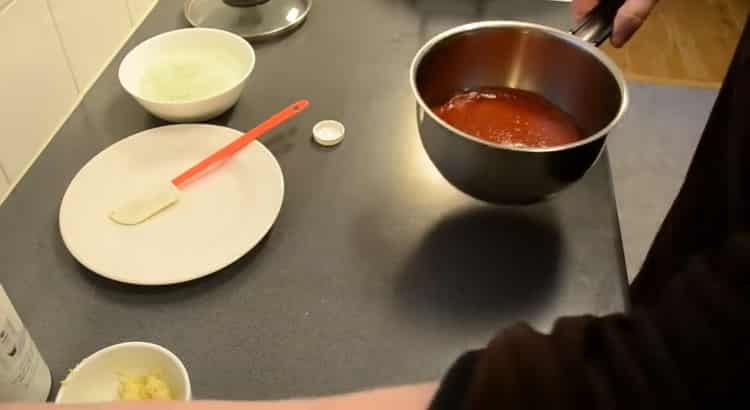 To prepare Dagestan khinkal, prepare tomato sauce