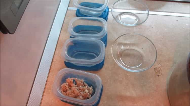 To prepare the jellied meat from the legs, lay the meat in shape = am