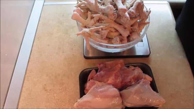 To prepare the jelly from the legs, prepare the ingredients