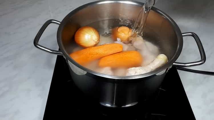 To prepare the chicken jelly, put the vegetables in a pan