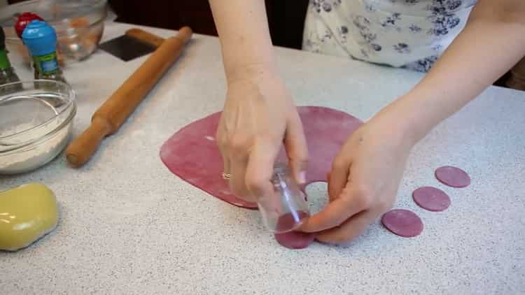 Squeeze the dough to make colored dumplings