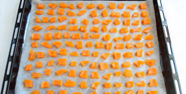 To make pumpkin candied fruit at home, preheat the oven