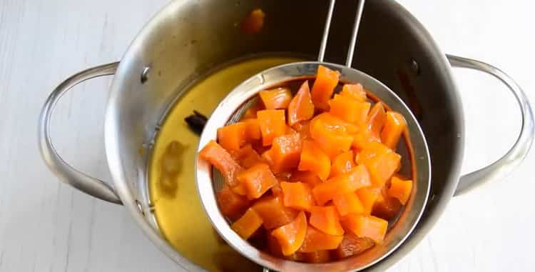 To make pumpkin candied fruit at home, drain the syrup