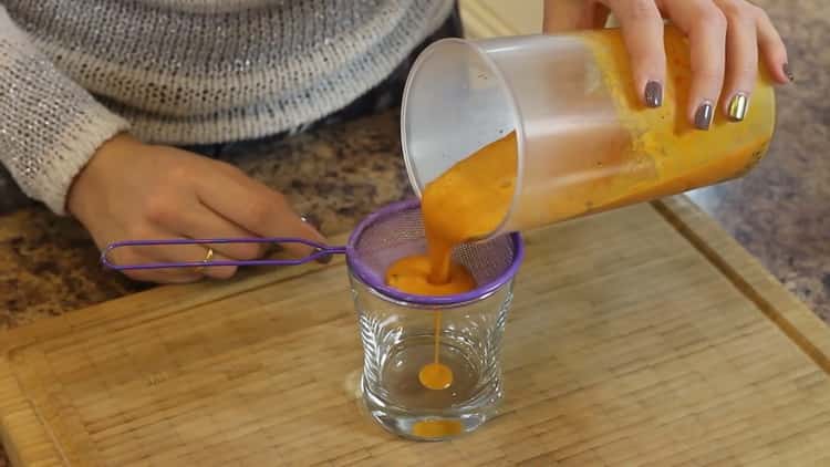 Sift the berries through a sieve