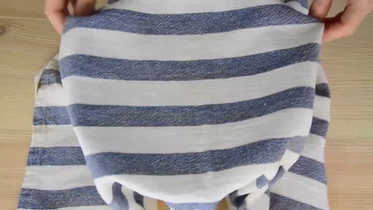 To make a Christmas cake, cover the dough with a towel