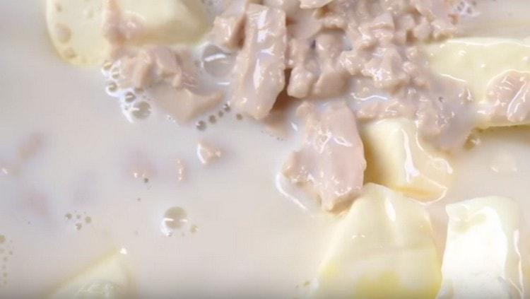 Pour all these components with baked milk.