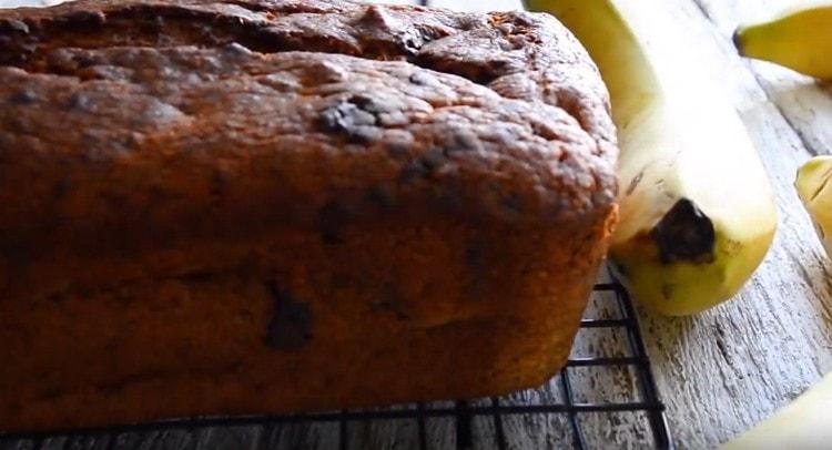 Fragrant banana bread is ready.