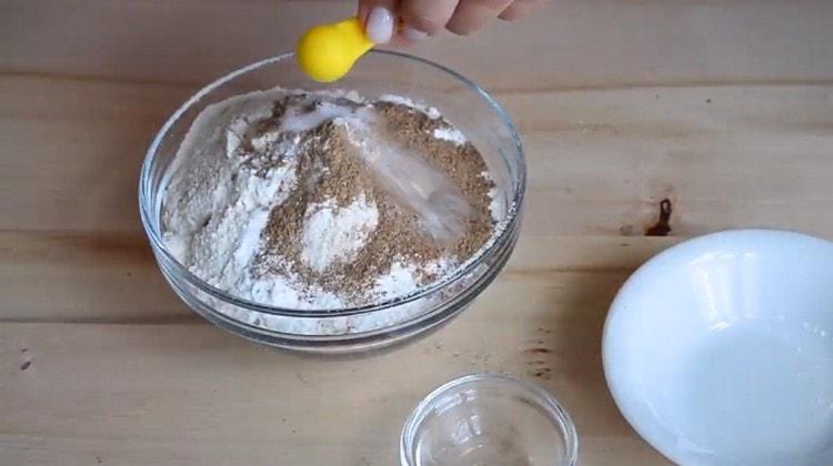 Add cinnamon, baking powder to the flour.