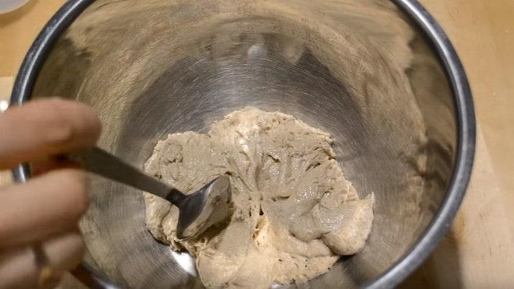 Put the finished sourdough into a bowl.