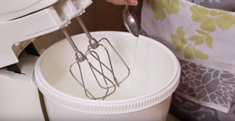 Put two proteins in the mixer bowl, add lemon juice.