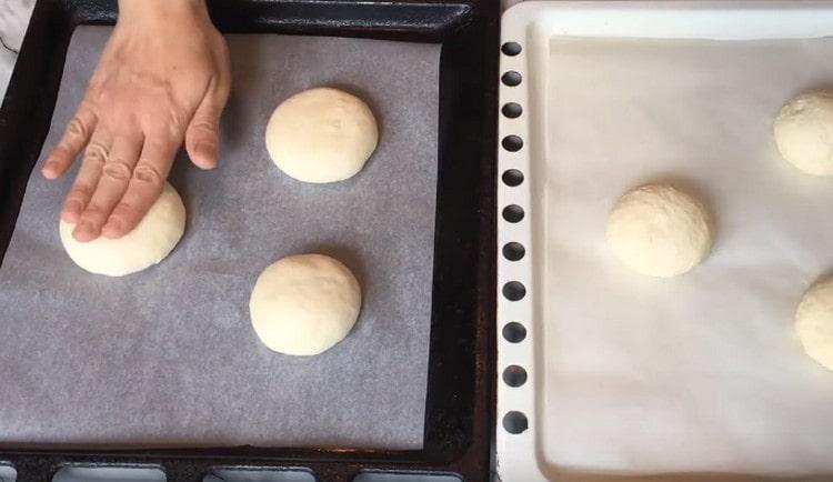 Lightly press the workpieces with your hand.