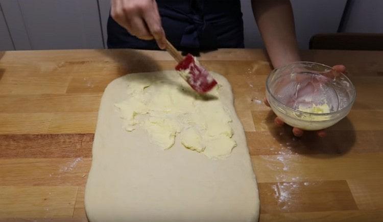 2/3 of the test grease with butter.