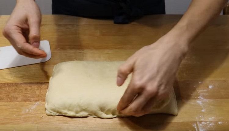 We pinch the edges of such an oil billet.