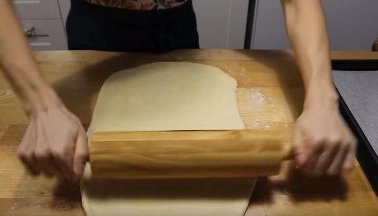 Thinly roll out our dough.